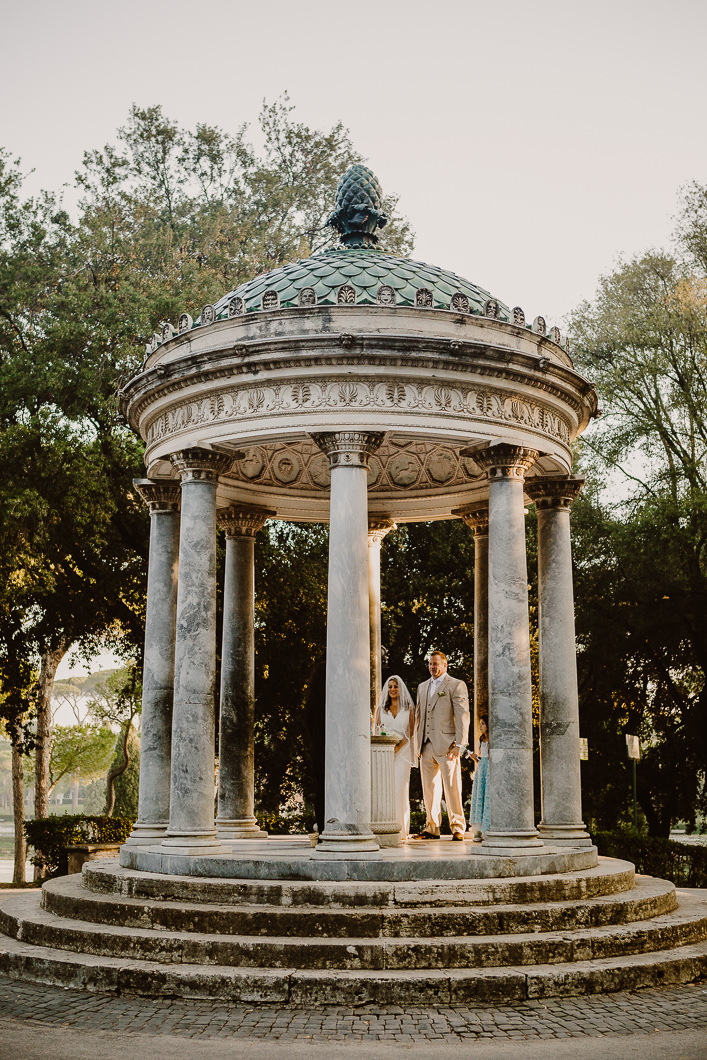 Couple having their ceremony in Villa Borghese
